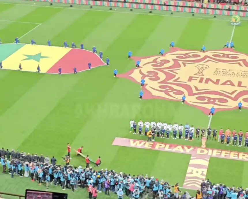 تصرف راق جدا من الجماهير المغربية لحظة عزف النشيد الوطني للسنغال